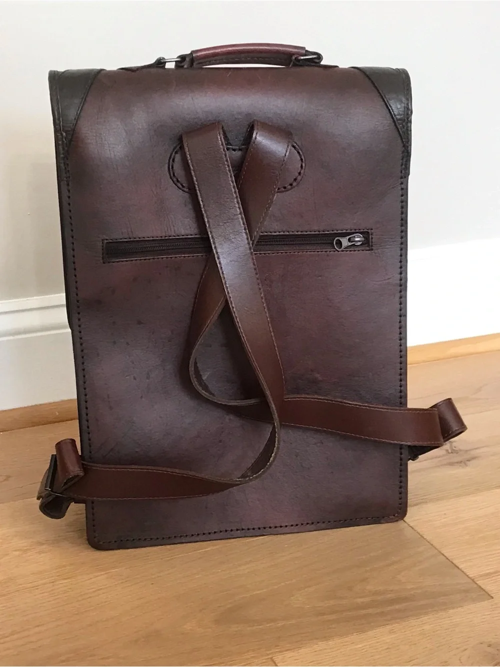 Stefano classic old-school leather backpack (medium)